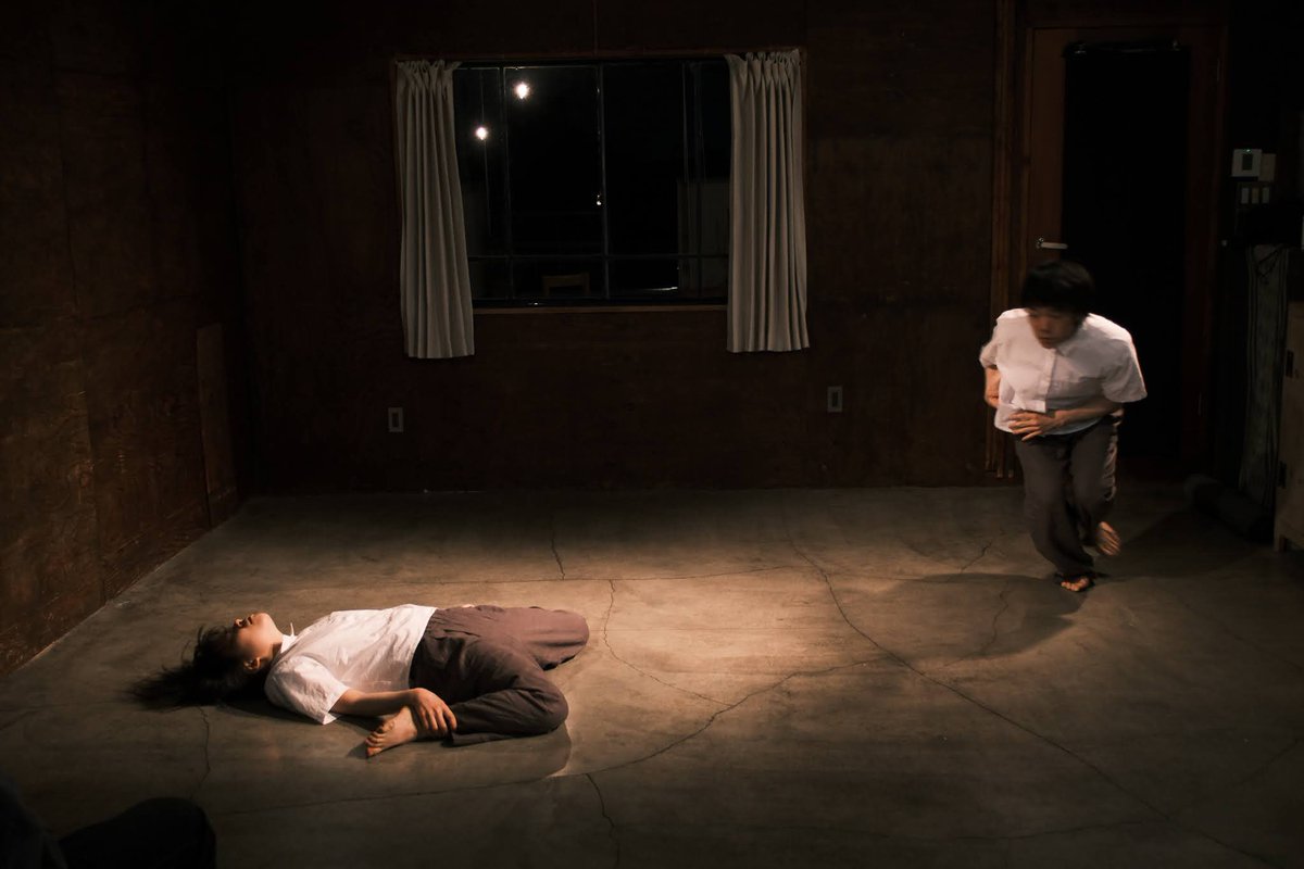 tetsu_subtle's tweet photo. A-ka*Tetsu dance stream01
『世界とのあの素朴な接触』
5/16-17 @カフェムリウイ
→無事終演しました！

全公演ほぼ満席で、たくさんのお運びありがとうございました！
また創作に関わって頂いた皆様にも大変感謝しております。
引き続き踊りに触れ続けていきたいです。

(撮影：渡辺拓実) https://t.co/JMRGEYaEne
