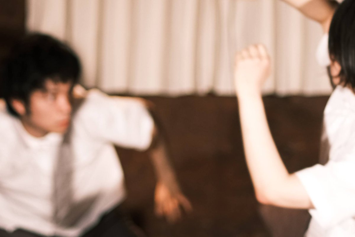 tetsu_subtle's tweet photo. A-ka*Tetsu dance stream01
『世界とのあの素朴な接触』
5/16-17 @カフェムリウイ
→無事終演しました！

全公演ほぼ満席で、たくさんのお運びありがとうございました！
また創作に関わって頂いた皆様にも大変感謝しております。
引き続き踊りに触れ続けていきたいです。

(撮影：渡辺拓実) https://t.co/JMRGEYaEne