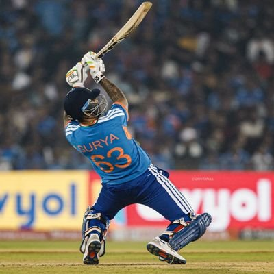 IDLILOVER96's tweet photo. @sky_63_mr_t20i agr pfp esi ho to kam se kam baaten to dhang ki krliya kro .......0,0,0 😭 https://t.co/6vftOUXYX7