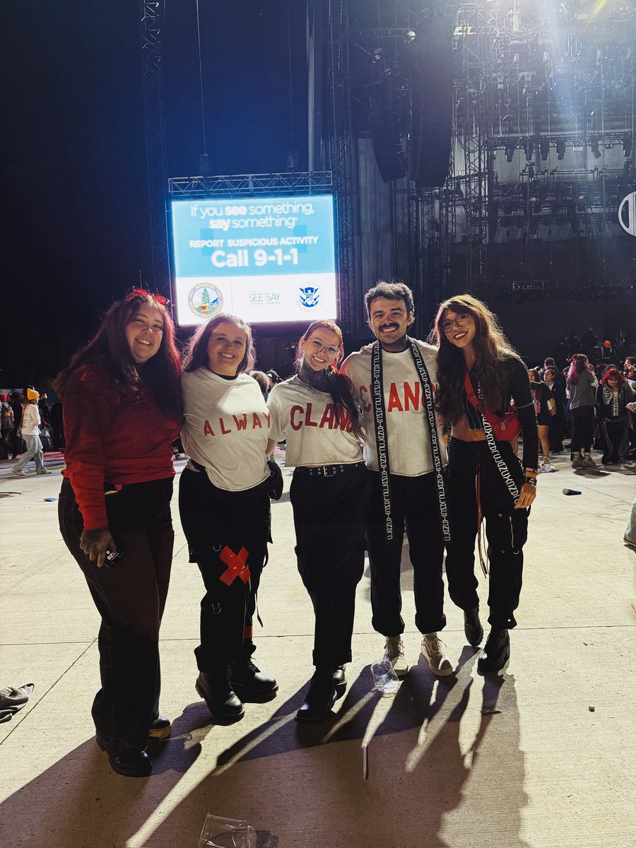 blxrryfxcedun's tweet photo. REUNITING SO SOON😭❤️ https://t.co/KqsMYCtGJg