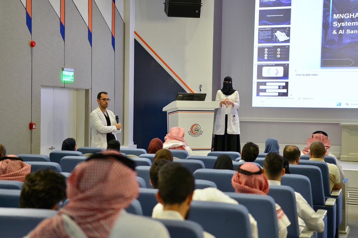 NGHAnews's tweet photo. امتداداً لجهود تمكين الابتكار الصحي وصناعة مستقبل طبي متطور، شهد المعسكر التدريبي للبيئة التجريبية الوطنية للذكاء الاصطناعي في الصحة انعقاد جلستي عمل نوعيتين لرسم ملامح التطبيقات الذكية في القطاع؛ 

حيث ركزت الجلسة الأولى، التي عُقدت بالتعاون مع الإدارة العامة لتقنية المعلومات بالشؤون الصحية بوزارة الحرس الوطني، على استعراض ضوابط حوكمة البيانات وبحث جاهزية البنية التحتية الرقمية وآليات دعمها استعداداً لمراحل التحقق والتطبيق الفعلي. 

وفي سياق متصل، أُقيمت الجلسة الثانية بالتعاون مع الهيئة العامة للغذاء والدواء لتسليط الضوء على المتطلبات التشريعية والتنظيمية لحلول الذكاء الاصطناعي الطبي، مفسحة المجال أمام المشاركين لمواءمة ابتكاراتهم مع الأطر القانونية المعتمدة وتعزيز جاهزيتها للاندماج الآمن والموثوق في المنظومة الصحية الوطنية.

#MNGHA
#البيئة_التجريبية_للذكاء_الاصطناعي
#عام_الذكاء_الاصطناعي
#عام_الذكاء_الاصطناعي_2026
