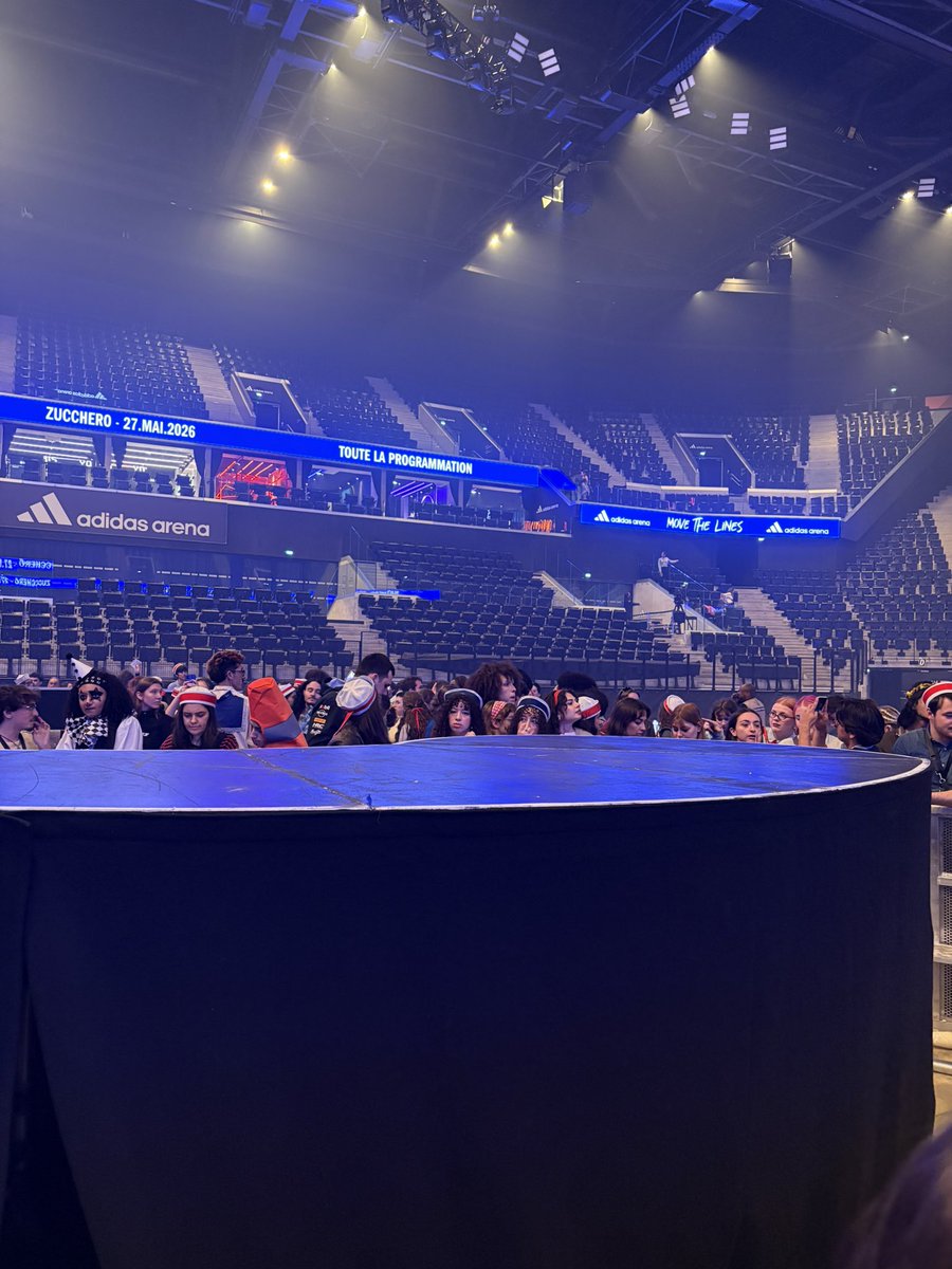 playguts's tweet photo. MY VIEW FOR NIGHT TWO WITHOUT VIP😭😭 https://t.co/LTLWCrgw9M