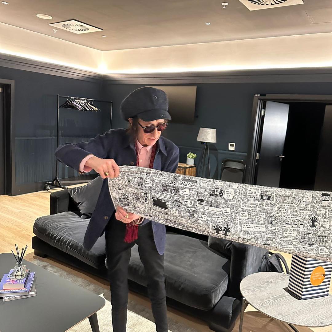 DaveDraws_'s tweet photo. Looking back to March last year when @TheCoopLive commissioned me to create a doodle scarf for @official_jcc, this was then gifted to him before his show at their arena! https://t.co/hzakaiYgMn