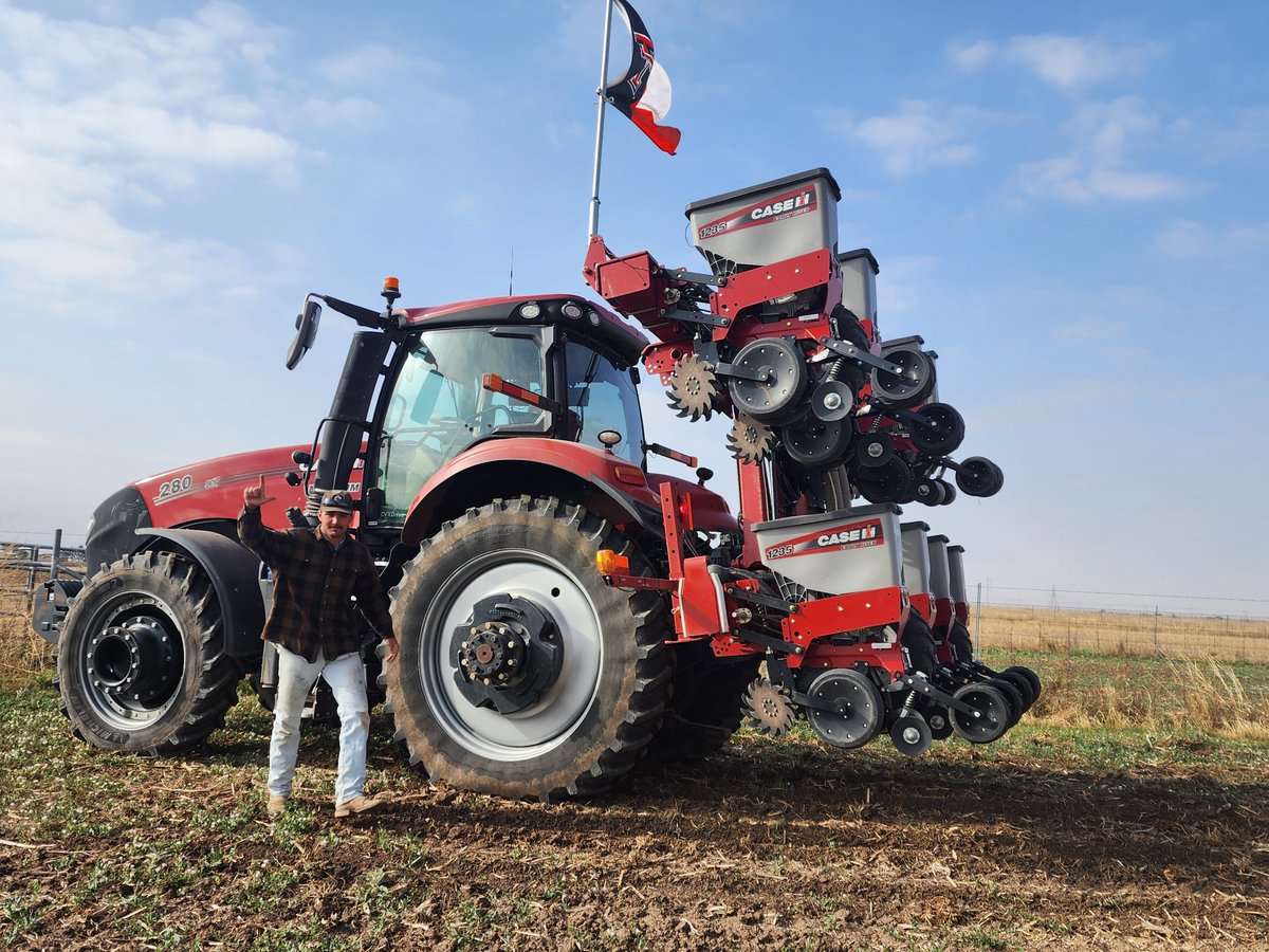 SainiDK10's tweet photo. #Ethan is busy planting PF sorghum &amp; forage maize in the paddocks today with rainfall predicted tomorrow. Hoping for a good shower to provide the moisture needed 4 strong germination &amp; a great start to the season🤞🙌 #CropForageLivestockSystemsProgram @KJagadish_TTU @ISomayanda https://t.co/vH2eFtFU8m