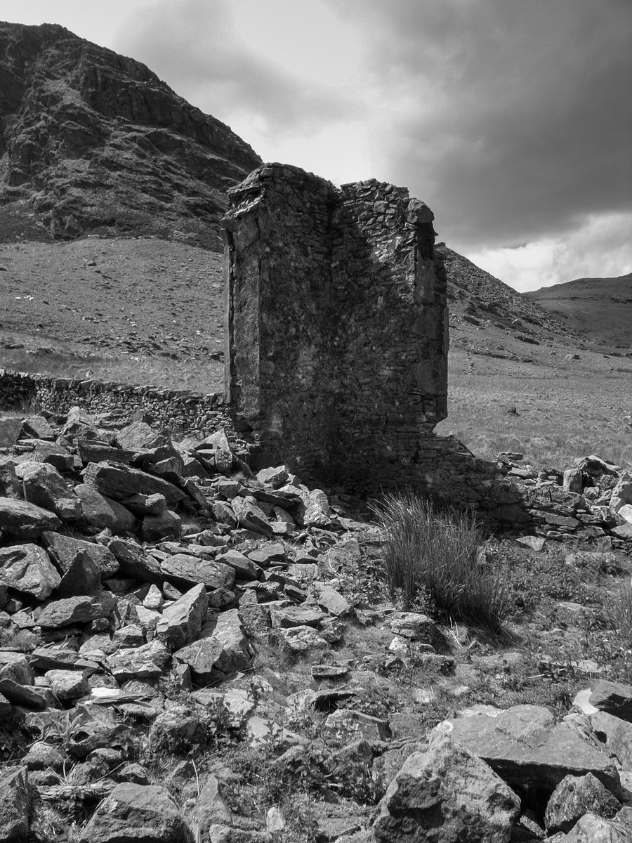 medrobs's tweet photo. Mwy o Gwmorthin / few more from #Cwmorthin #Gwynedd #Cymru #Wales https://t.co/PXpUb8XHXQ