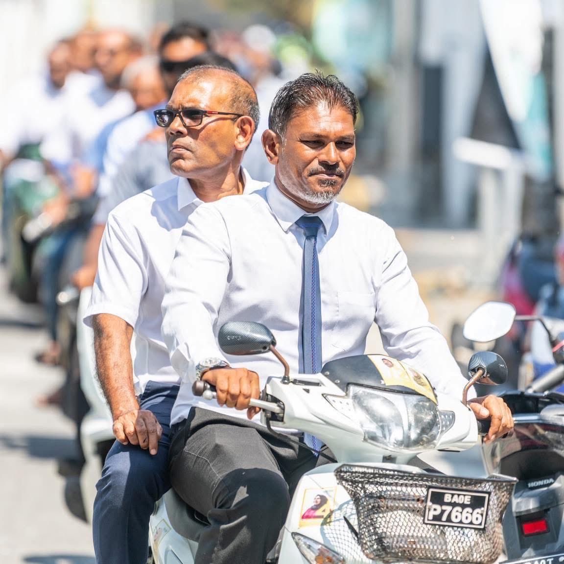 charly_thuthu's tweet photo. ތިނަދޫ ސިޓީގެ މޭޔަރ ސައުދު އަލީ ގެ ތާއީދު ރައީސް ނަޝީދަށް 1️⃣✔️

#BoduBadhalu 
#VoteAnni 
#AnniForChair 💛🌼 https://t.co/WQtyM4T0bj