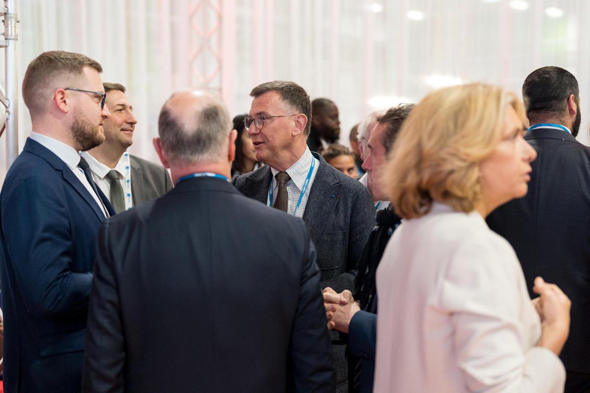 brunobeschizza's tweet photo. Ce mardi matin au parc des expositions du Bourget pour le premier congrès de l’Association des Maires de la Seine-Saint-Denis en présence de @vpecresse, du Préfet et du Procureur de la République.

Un moment important pour échanger sur les enjeux et l’avenir de notre département. https://t.co/DMEGRNKLML