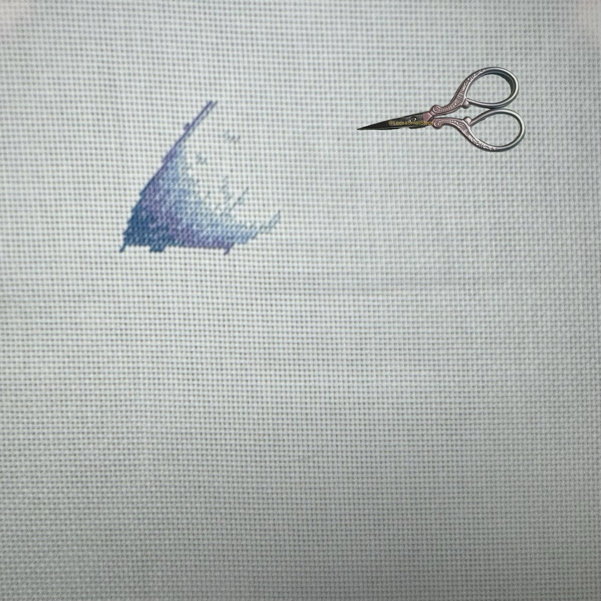 LeesaSmallSteps's tweet photo. This pattern is for a Christmas stocking by Dimensions called “Holiday Glow.” #CrossStitch #wip #smallsteps https://t.co/gn1UAMoQpr
