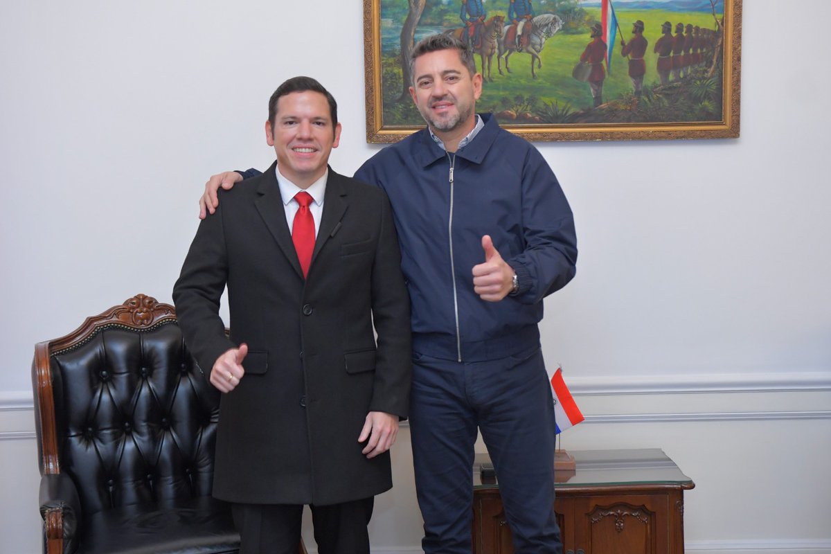 AllianaPedro's tweet photo. Recibí al gobernador de Guairá, César Sosa, junto a los diputados Edgar Chávez y Alejandro Aguilera. Conversamos sobre los desafíos y las prioridades del departamento, coordinando acciones para seguir llevando respuestas y oportunidades a cada distrito del Guairá. https://t.co/s5pP2bc3p4