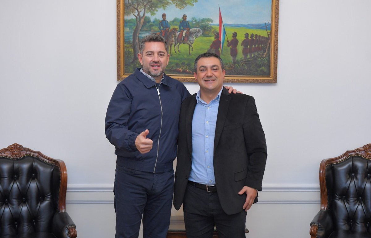 AllianaPedro's tweet photo. Recibí al gobernador de Guairá, César Sosa, junto a los diputados Edgar Chávez y Alejandro Aguilera. Conversamos sobre los desafíos y las prioridades del departamento, coordinando acciones para seguir llevando respuestas y oportunidades a cada distrito del Guairá. https://t.co/s5pP2bc3p4