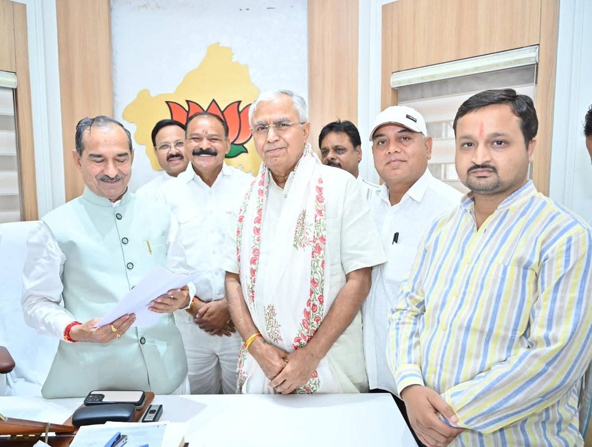 singhranjeetbjp's tweet photo. जयपुर:-    अनमोल तस्वीर 
भाजपा प्रदेश अध्यक्ष आदरणीय श्री मदन राठौड़ जी एवं
जिला संगठन प्रभारी भाजपा बालोतरा आदरणीय श्री करण सिंह जी नेतरा !

@bjpkaransingh @BhajanlalBjp @madanrrathore @BJP4Rajasthan @RajCMO https://t.co/Q0SDmZIQOA