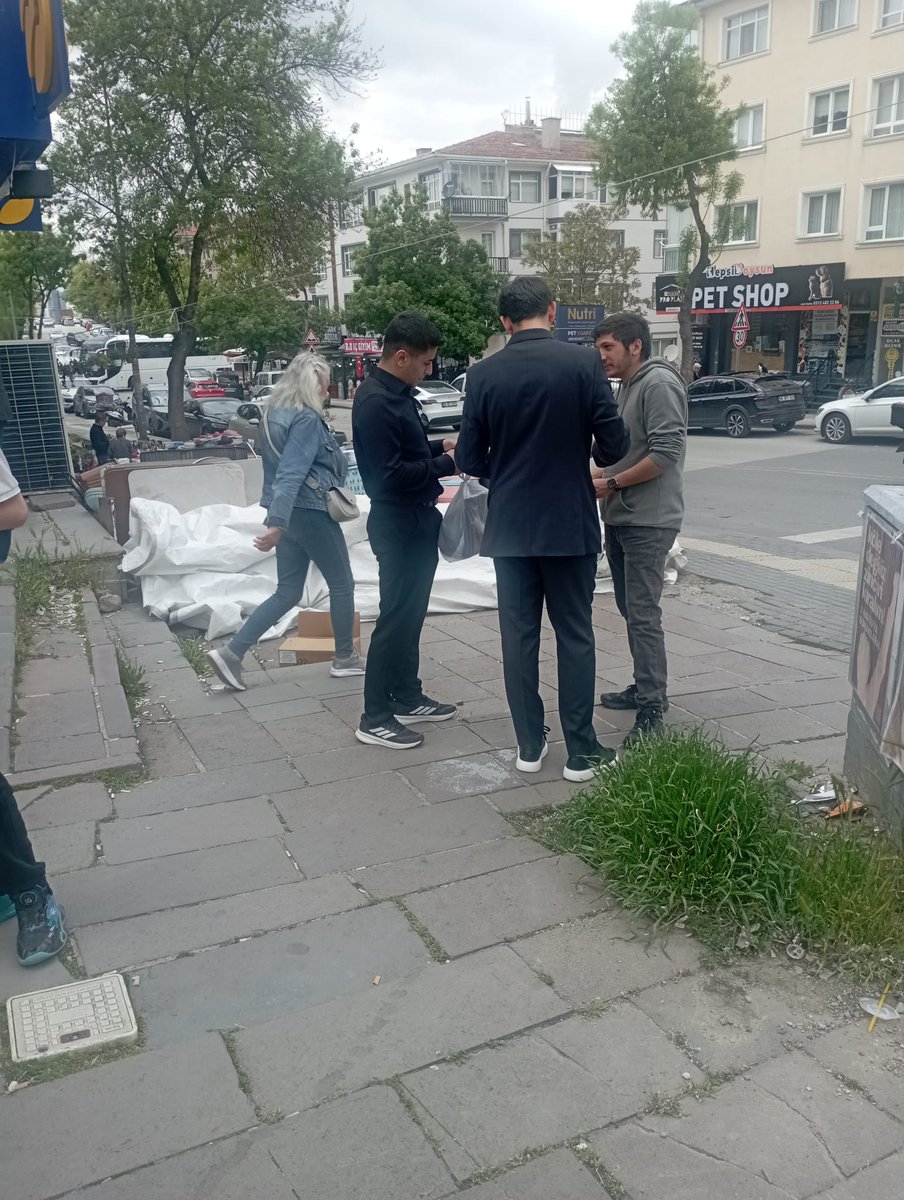 Devrimdikmen's tweet photo. Geldikleri Gibi Giderler!

"Geldikleri Gibi Giderler" 19 Mayıs imza ve bildiri çalışmamızı Dikmen Caddesi’nde gerçekleştirdik.

İmza vermek ve bu mücadeleyi birlikte büyütmek isteyen herkesi Dikmen Dayanışma Evimize bekliyoruz. https://t.co/EgmVry8Gvw