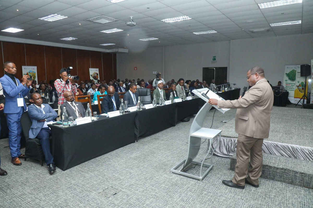 Taat_Africa's tweet photo. 🌍 Engineering Zimbabwe's Agricultural Transformation!

Today, Professor Dr Obert Jiri, Permanent Secretary for @MAMWRD_Zim, officially opened the #ZimbabweSeedBusinessSummit & #SeedRoadmap Workshop.

The mandate? In partnership, move past theory & engineer a bankable seed blueprint by May 21st!

Read on: https://t.co/J3y6H7JemY

#ZimbabweSeedSummit #AgriculturalTransformation #SeedSystems #FoodSovereignty #PublicPrivatePartnership #TAATCompacts #EngageTAAT #FeedAfrica #Scale4Impact

@AfDB_Group @Groupe_AfDB @gatesfoundation
@GatesAfrica @CGIAR @CGIARScaling
@IITA_CGIAR @MoLAFWRD_Zim @HeraldZimbabwe
@NewsDayZimbabwe @ZiFMStereo @BusinessTimesZW @ZiFMStereoNews
@ZBCNewsonline @ChronicleZim @SundayMailZim
@farmshopZW @SeedCoZimbabwe @PrimeSeedco
@FarmersAfric @ZimTradeAlerts
