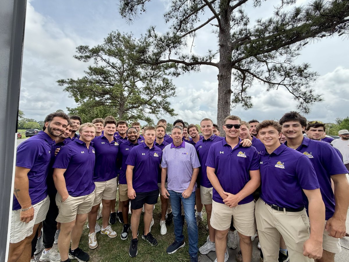 eunicela_mayor's tweet photo. @LSUEBengalsBSB are geauxing to the  @JUCOWorldSeries! Thank you @LSUpresident for your support of @LSUEunice @CoachJeffWillis @sorenson_nancee #lsue #lsuebaseball #lsu #louisiana https://t.co/RJ6sDbrI4r