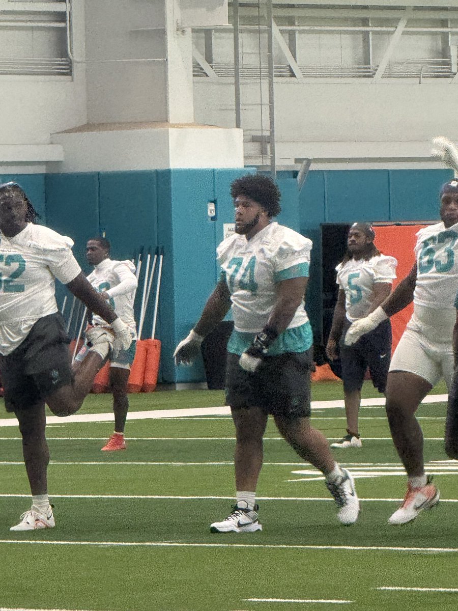 alanisthames's tweet photo. #Dolphins OTAs

De’Von Achane, as Jeff Hafley noted, was in attendance. He did not participate in team drills, was working on the side https://t.co/M4CmNK8Mqs