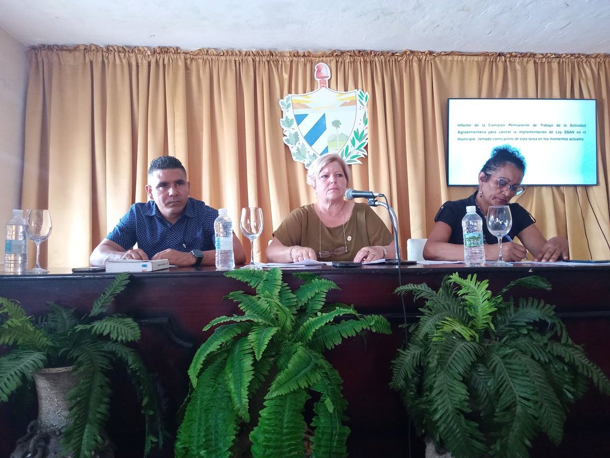 CancioYule59529's tweet photo. Debaten delegados de la @amppcab sobre la implementación de la Ley SSAN en el municipio #Cabaiguán #SanctiSpíritusEnMarcha @DiazCanelB @DrRobertoMOjeda @DeivyPrezMartn1 @AlexisLorente74 https://t.co/LBhm7tDSq3