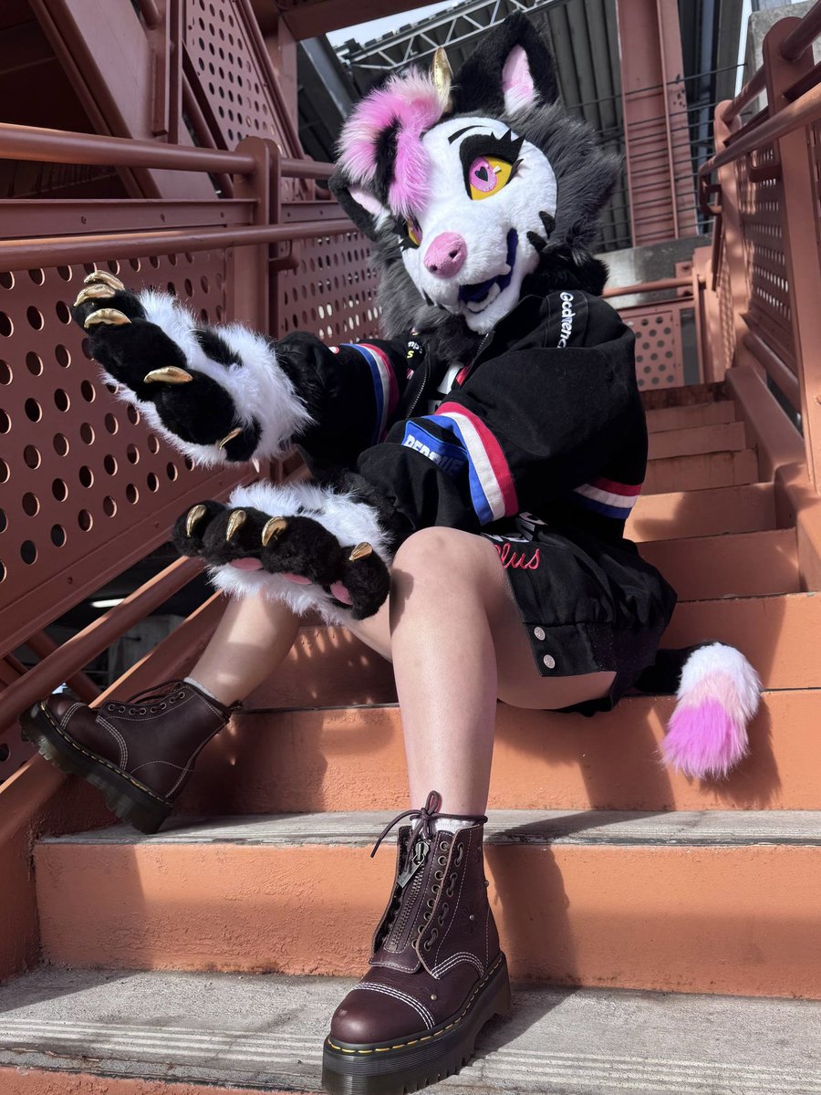 oops_cry's tweet photo. Opening for fursuit commissions soon 🐾 

All 2026 first batch of suits is finished! Want a suit that’s completed in a month after payment…. And under 5k for a MINI PARTIAL… oh hello just wait https://t.co/3vg8gmsYE4