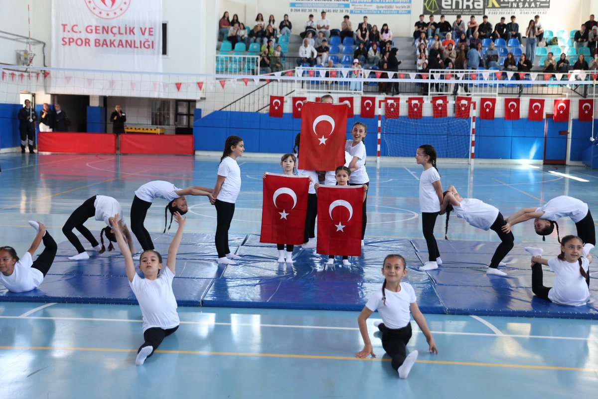 KocaaliKymlg's tweet photo. 19 Mayıs Atatürk'ü Anma, Gençlik ve Spor Bayramı kutlamaları, bugün Kocaali Kapalı Spor Salonu'nda düzenlenen muhteşem bir gençlik programıyla devam etti. https://t.co/FftNi7i0Ad