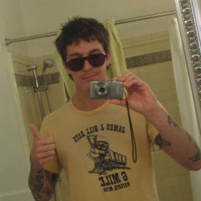 hoefortucker's tweet photo. #NewProfilePic WE ARE SO BACK https://t.co/SEYqga4iI0
