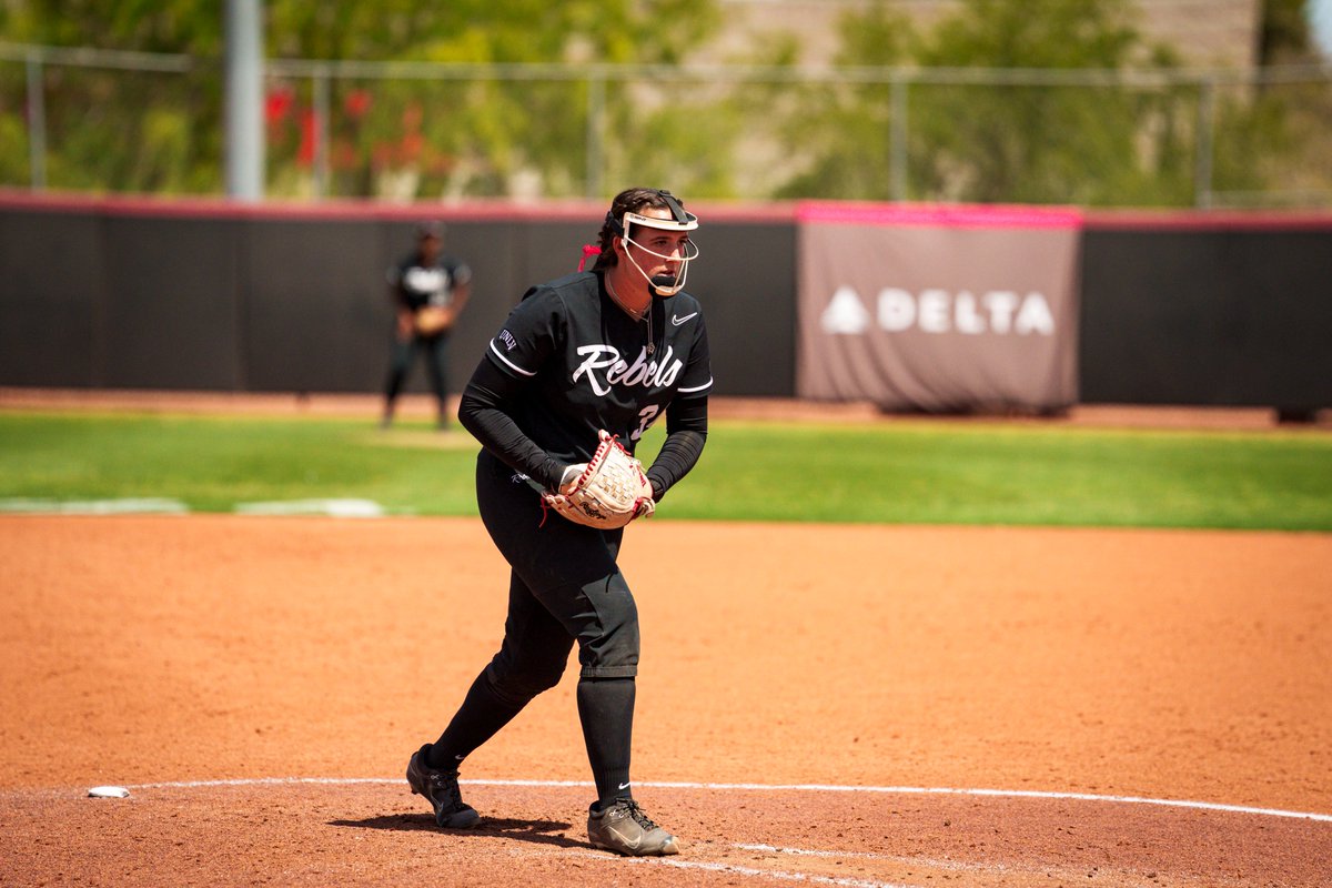 UNLVSoftball's tweet photo. Help us wish @emmawithak  a big 𝑯𝑨𝑷𝑷𝒀 𝑩𝑰��𝑻𝑯𝑫𝑨𝒀‼️🥳🎈 https://t.co/vaL8sPrPQF
