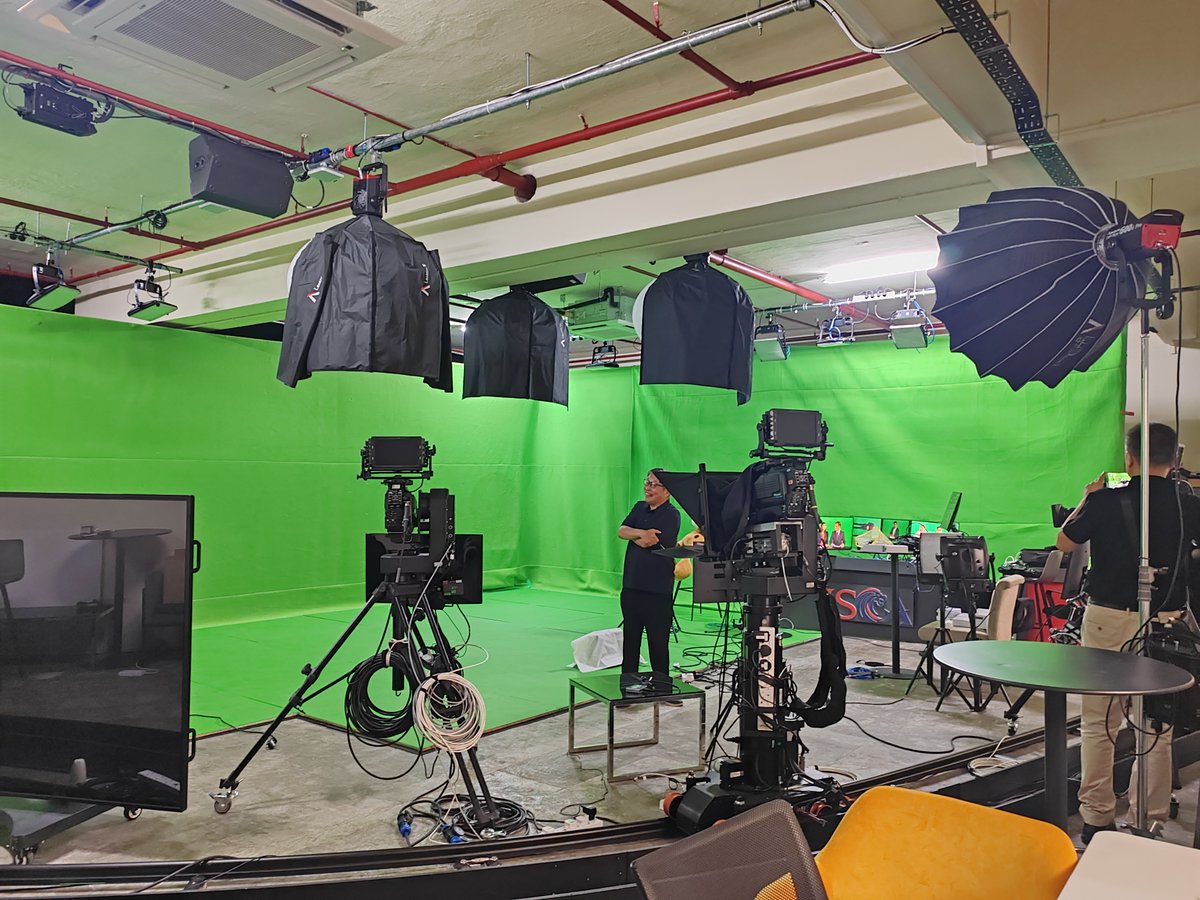 ScienceImage_cn's tweet photo. On the eve of  the #BroadcastAsia2026, the Science Image representatives had the privilege of visiting many of our Singaporean friends' beautiful studios. Special thanks to Robert's team for sponsoring our monitors for the exhibition and for helping us install them efficiently. https://t.co/Ea8Cf8LXuT