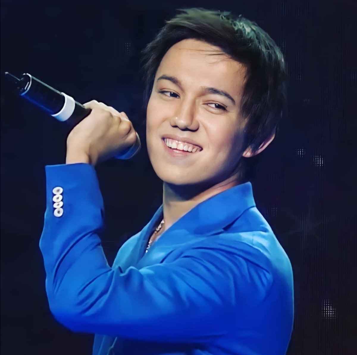 Dear1Dq's tweet photo. @Jen__S0 Димаша не бывает много - слушать могу бесконечно 
💫 
ENDLESS LOVE YOUR WAY 
#HappyBirthdayDimash https://t.co/aRJQjkTMs9