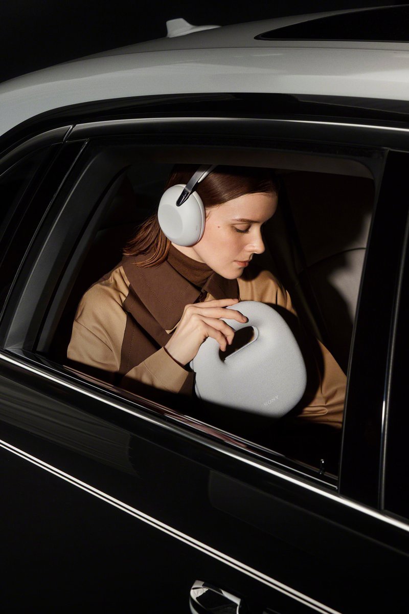 ecoustics's tweet photo. BREAKING NEWS: @SonyElectronics introduces new flagship wireless noise-cancelling over-ear headphones with carrying case for 649 USD called 1000X The ColleXion. Find out what's new in first comment.

#sony #thecollexion #1000x #sony1000x #wirelessheadphones https://t.co/dGFBLcByCD