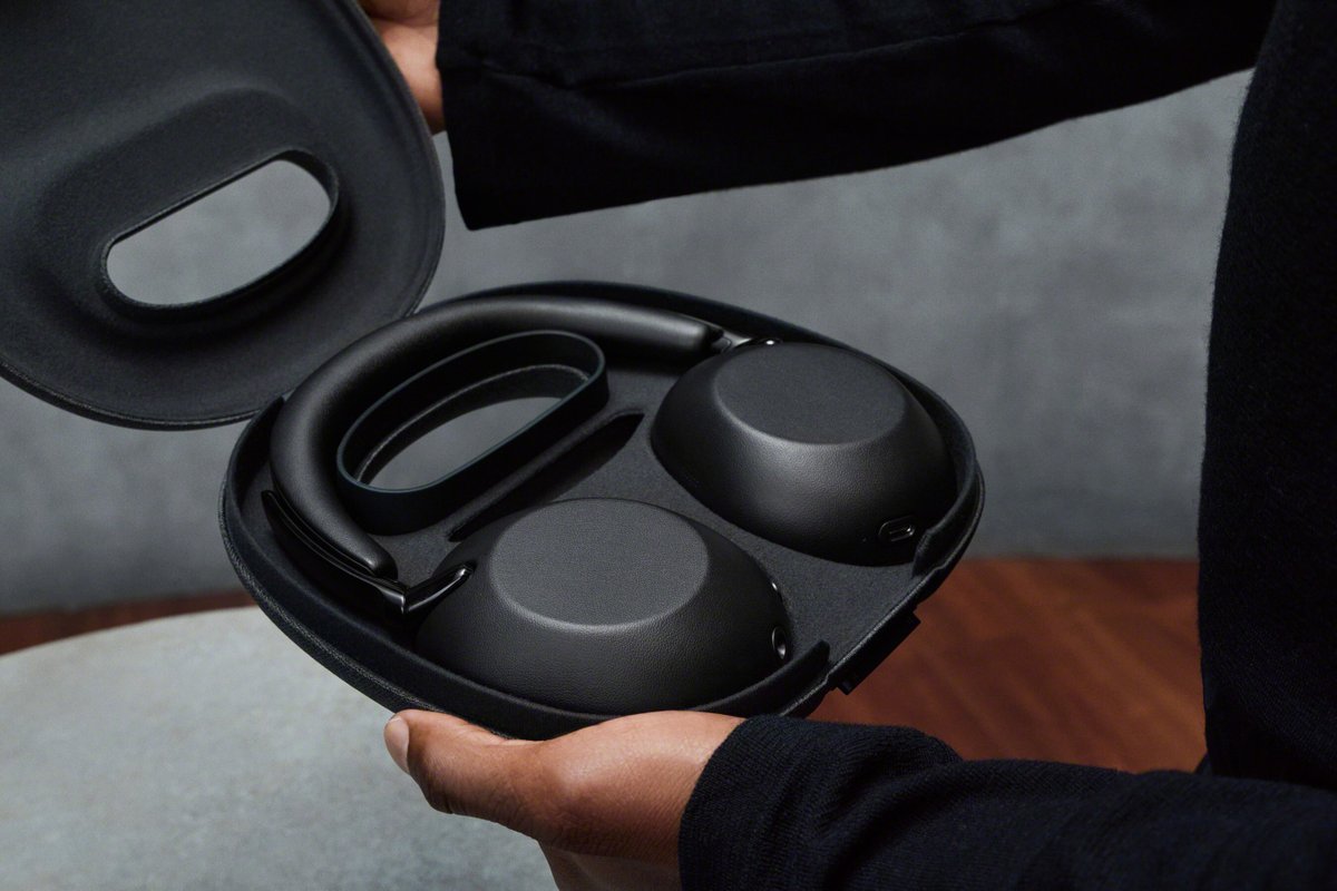 ecoustics's tweet photo. BREAKING NEWS: @SonyElectronics introduces new flagship wireless noise-cancelling over-ear headphones with carrying case for 649 USD called 1000X The ColleXion. Find out what's new in first comment.

#sony #thecollexion #1000x #sony1000x #wirelessheadphones https://t.co/dGFBLcByCD