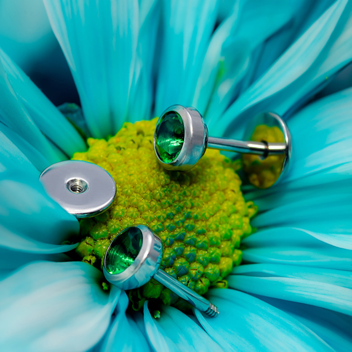 ComfyEarrings's tweet photo. Emerald Green Comfy Earrings® (May’s birthstone) won’t be on sale forever. 💚 Shop the May sale before it’s over: https://t.co/ncWjkEJGH0 https://t.co/aS6RDXi4MC