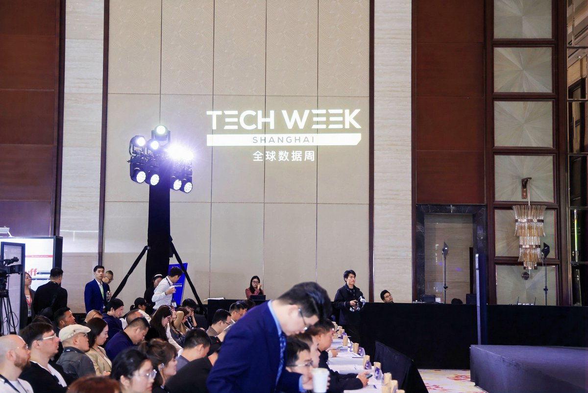 CloudpickTech's tweet photo. From showcase to real-world deployment 🌍🤖
At Tech Week Shanghai, Cloudpick showed how AI runs physical spaces: autonomous retail (enter → pick → walk out) and autonomous supply rooms. daily operations.
#Cloudpick #AI https://t.co/gTZoNQRtbT