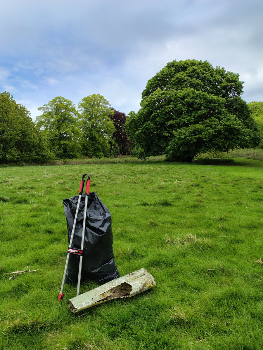 Edinburgh Lone Litter Picker tweet media