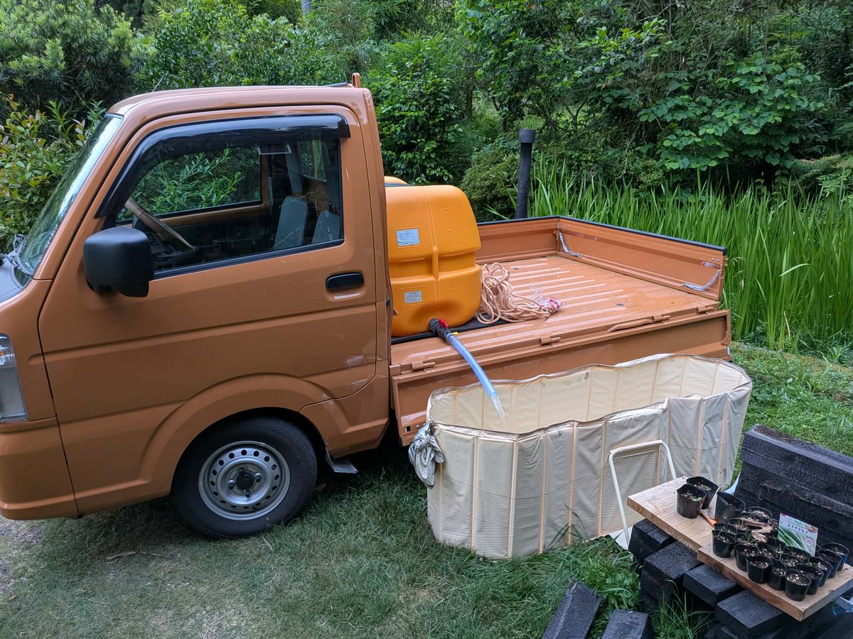 hotstuffcanget's tweet photo. 友人が温泉買って露天風呂始めた https://t.co/ZgNh3fcUsv