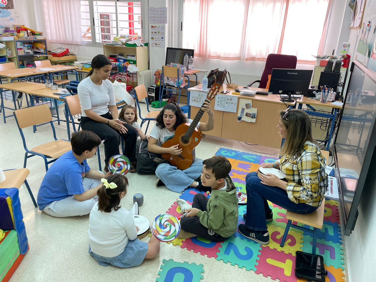 CeipFAlcala's tweet photo. Gracias a nuestra participación en el Programa “Más Equidad”, un grupo de alumnos/as han podido disfrutar de una salida al parque de ocio infantil “Futupark” (Aljaraque) y de un taller de Musicoterapia.
#ProgramaMásEquidad #EducaciónInclusiva #Musicoterapia #InnovaciónEducativa https://t.co/4NmKnSe7Vt