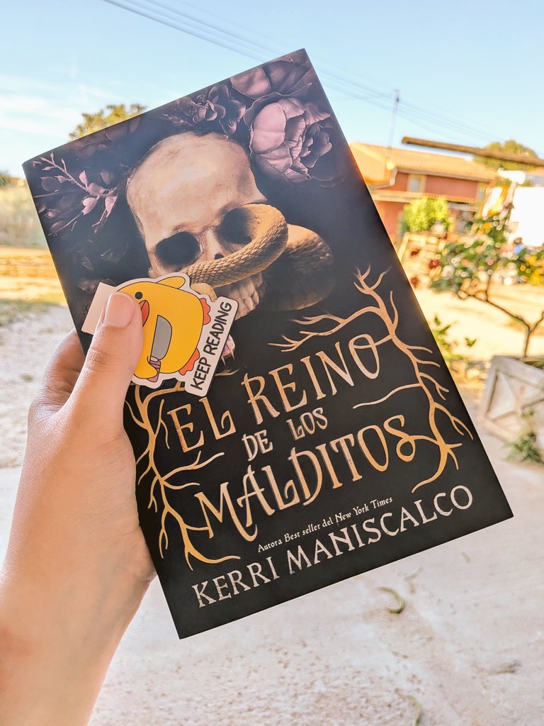 labichateca's tweet photo. Empezamos primera lectura del mes (no cuento Krabat y el molino del diablo) y ya estamos a 19. En fin... A veces hace falta desestresarse y relajarse 🤣🥰 https://t.co/OTeTjk8nDH