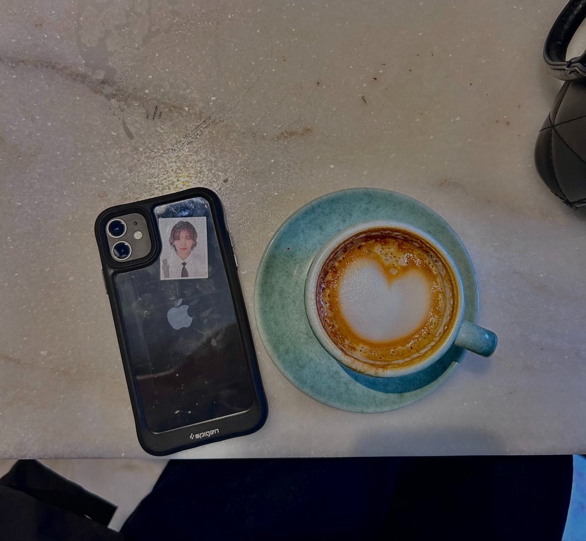 ferry_hz's tweet photo. Masi pke ip 11 64Gb di 2026 masi aman aman aja si,minusnya karna aku sering nonton konser ga bisa zoom lbih dekat aja +memorinya udh full🤭 https://t.co/lJmLJxJX3Q
