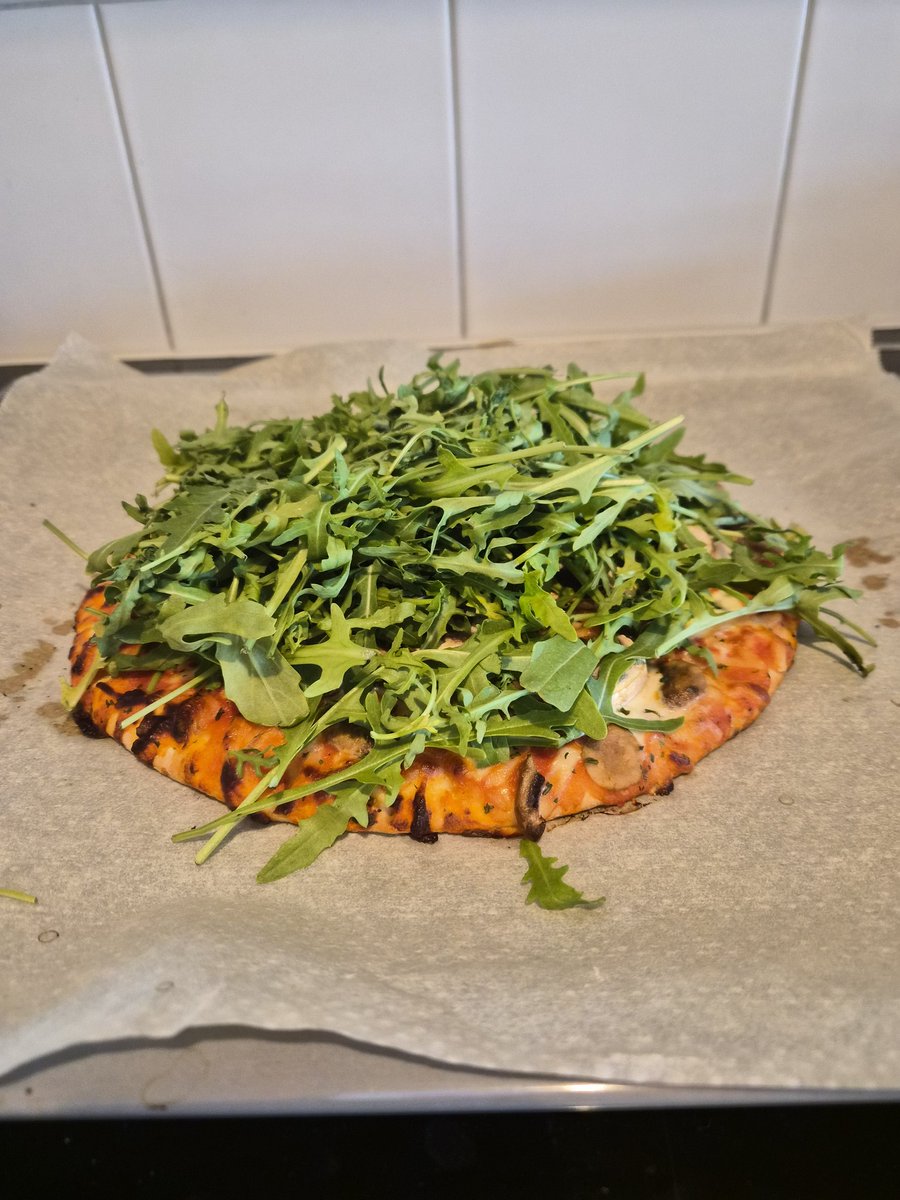 m00dym00nie's tweet photo. only right amount of arugula on pizza https://t.co/kxf6Ocriaq
