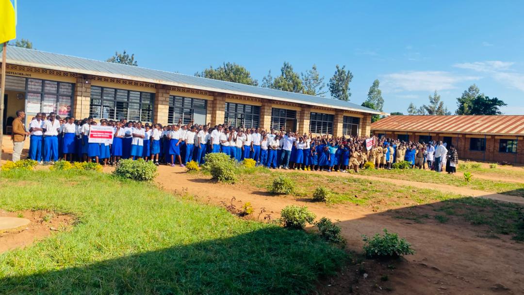 informed_gens's tweet photo. Ahead of the closing event of our in-school campaign on positive masculinity, today we visited the last two schools, reaching 10K+ students in @GatsiboDistrict within 5 days.

#InformedGens
#SayNoGBV

@harerimana_tito @IlariaBusc73066
@GPforEducation @JosephRyarasa @Knooliet https://t.co/FRr3bTk46i
