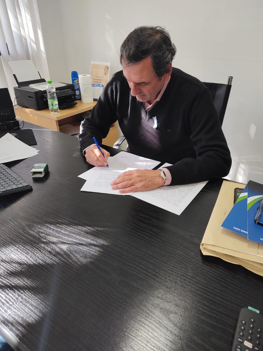 udocbacentral's tweet photo. 📢  Nuestro Secretario General @AlejandrooSalce y el dueño del Hotel San Martín de Necochea, Ignacio López, firmaron un Convenio que otorga mayores beneficios a nuestras afiliadas y afiliados. https://t.co/Ev60lg5h3T