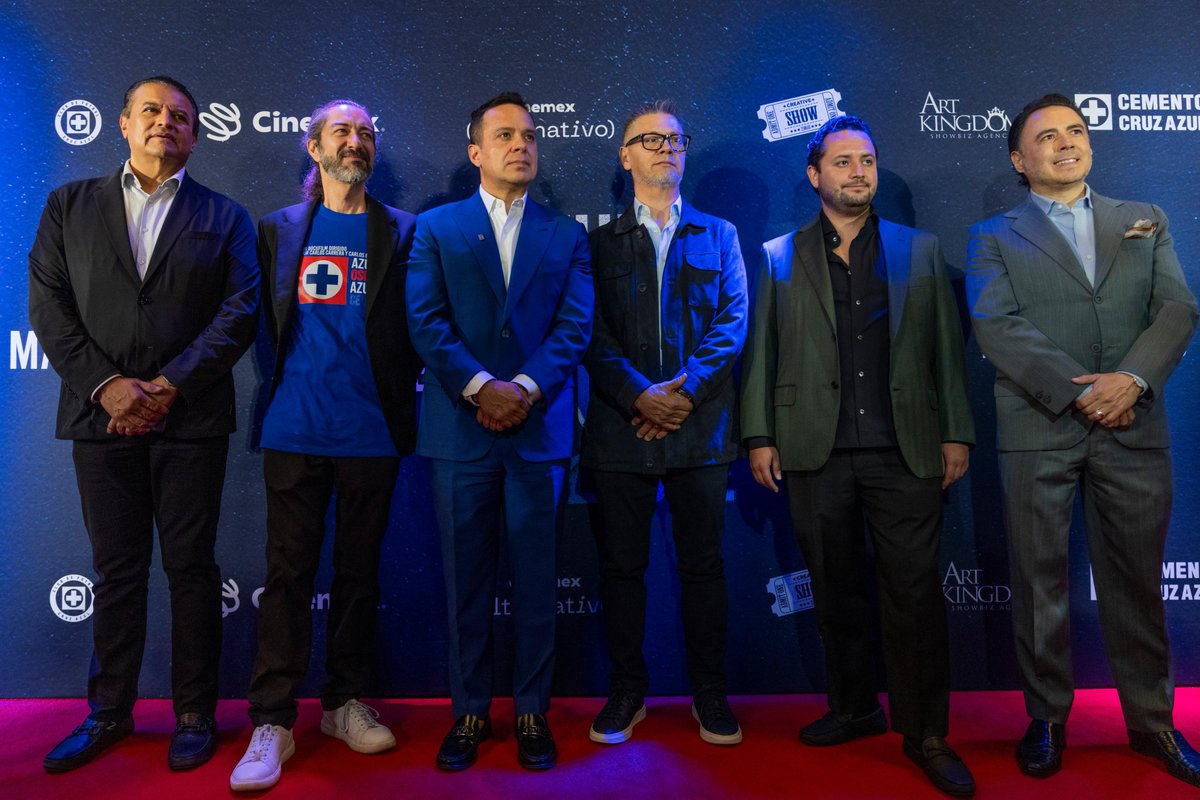 CruzAzulSCL's tweet photo. Acudimos a la premiere de “Azul oscuro, azul celeste” dirigida por Carlos Carrera y Carlos Bátiz. Celebramos que @Cinemex difunda este tipo de contenidos que nos ayudan a trasparentar y comprender la historia de la cooperativa más importante de Latinoamérica. 
#NuestraRefundación https://t.co/qqieg0LiWJ