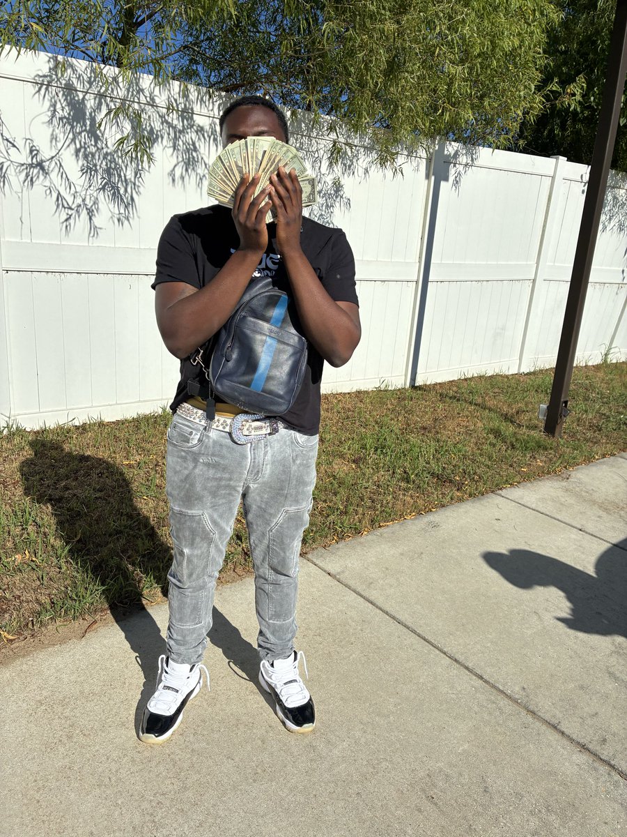 DoubleCupD_'s tweet photo. Call my phone if it’s bout🍞I GUARANTEE that it’s a go🚦 https://t.co/foiZ5kjjFt