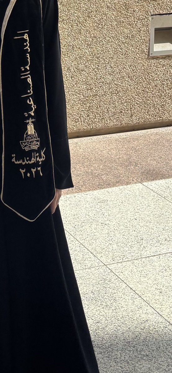 RMA8902's tweet photo. ﴿وَآخِرُ دَعْوَاهُمْ أَنِ الْحَمْدُ لِلَّهِ رَبِّ الْعَالَمِينَ﴾

بفضل الله وتوفيقه انتهينا من مناقشة مشروع التخرج ، الحمدلله الذي يسر لنا الطريق وبلغنا هذه اللحظة ❣️🎓 https://t.co/PbQeB6tO9M