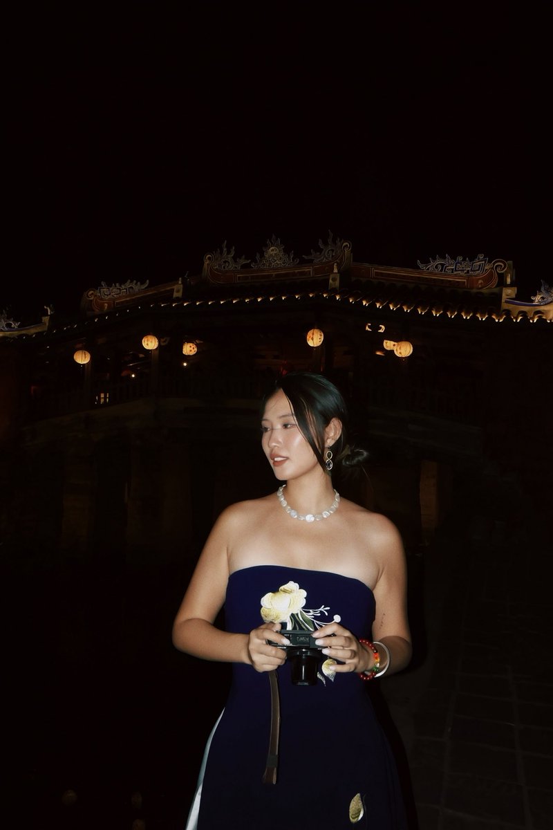 Sally_Toobit's tweet photo. In love with AoDai. 
In love with HoiAn. https://t.co/NmUoe5qmUl