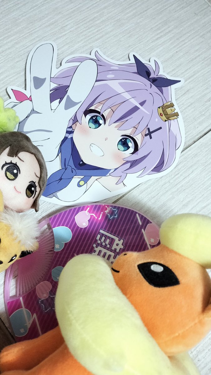 貰ったうちわを置いてみた