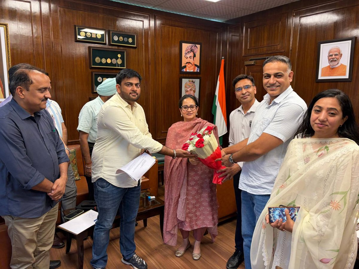 devinder_gautam's tweet photo. ये तो एक पत्र है मैडम मंत्री महोदया @ArtiSinghRao. ऐसे दर्जनभर पत्र है विभाग के मेरे पास मौजूद है लेकिन आप कारवाई करने के अलावा इन लोगों से अपनी जी-हुज़ूरी करवाने में मशगूल है। ऐसे स्वास्थ्य सेवाओं में कोई बदलाव नहीं आने वाला, कड़े फैसलों से ही संभव होगा। @NayabSainiBJP https://t.co/llKLQs9uJm