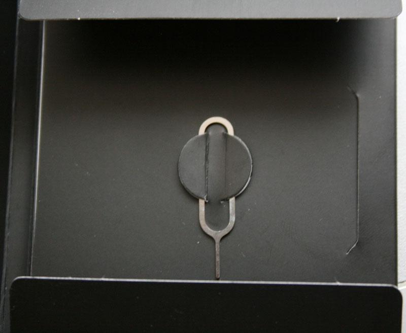jherrm's tweet photo. iPhone 3G shipped with a Liquidmetal SIM eject tool which is made from a strong metal alloy "practically unbendable by hand unless you want to hurt or cut your fingers." Now nearly 20 years later Apple is rumored to be using liquid metal in their upcoming foldable iPhone https://t.co/TdO5cyviyM