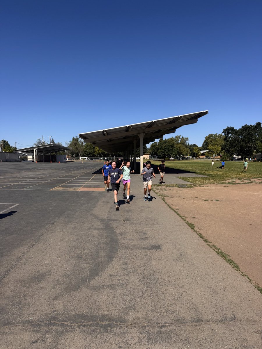 Walnut_Acres's tweet photo. Our 5th graders gave it their all during Physical Fitness Testing today! 💪🏃‍♀️🏃‍♂️@MtDiabloUSD https://t.co/AxiU23C3pA