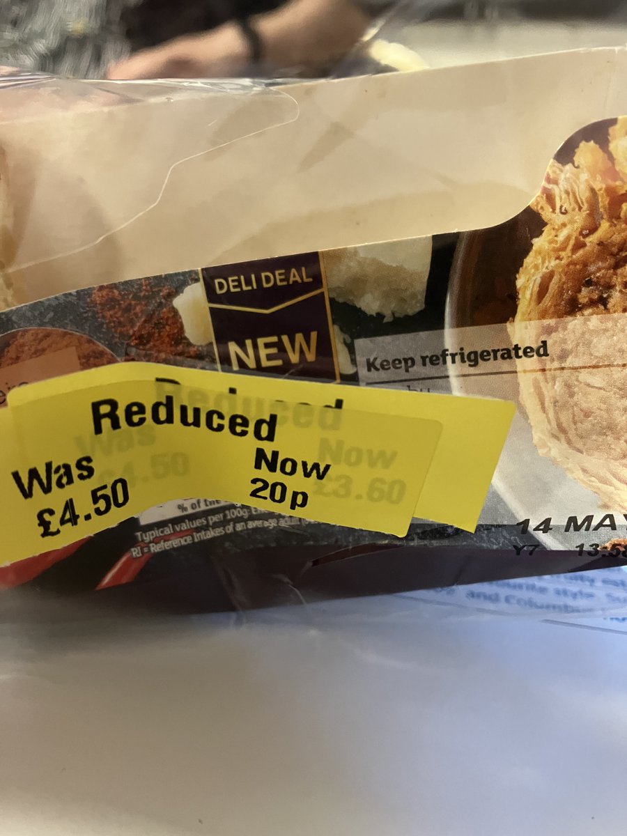 deeeekos's tweet photo. If I could pick shares the way I pick up discounted food I'd still be overweight but I could pay someone to write my posts for me. https://t.co/EoNVIputty