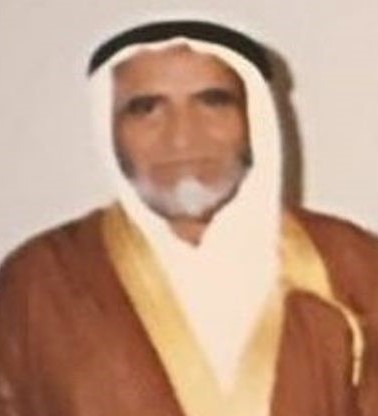 salehh1958's tweet photo. الخال المهندس #صالح_محمد_الفقيه رحمه الله منذ رحل من #الباحه #بني_كبير #السيار صبياً يافعا اتخذ الشرقية ميدان ركضه حيث بتوفيق الله ثم طموحة كان مثمر يانعا وساحة عطاؤه الإيجابي دوماً .. هذا الإنسان العصامي الذي كان من أوائل المنتسبين لشركة #ارامكو حيث هنالك شق طريق بالعمل الجاد والعصامية ، وكان خير سفير للقبيلة هنالك بأخلاقه وتعامله وجوده ومواقفه العظيمة مؤثرا ومتأثر في خدمة الجميع . وله بتوفيق الله مواقف مشهودة في الكرم والفزعة ولم الشمل ووأد المشاكل وسائر المحافل لايتسع منشور لسردها جعلها الله في ميزان حسناته اللهم آمين ، كان يزور بيشة في الصيفية كل سنة وكنت أحظى بهدايا شخصية و مجلات ومطبوعات ومنشورات ارامكو ومنها مجلة القافلة . ممن #رحلوا_في_رمضان في 18_9_1440هـ نسأل الله له الرحمة والغفران .. وأن يجعل قبره روضة من رياض الجنان .. والجنة المستقر وحسن المقام