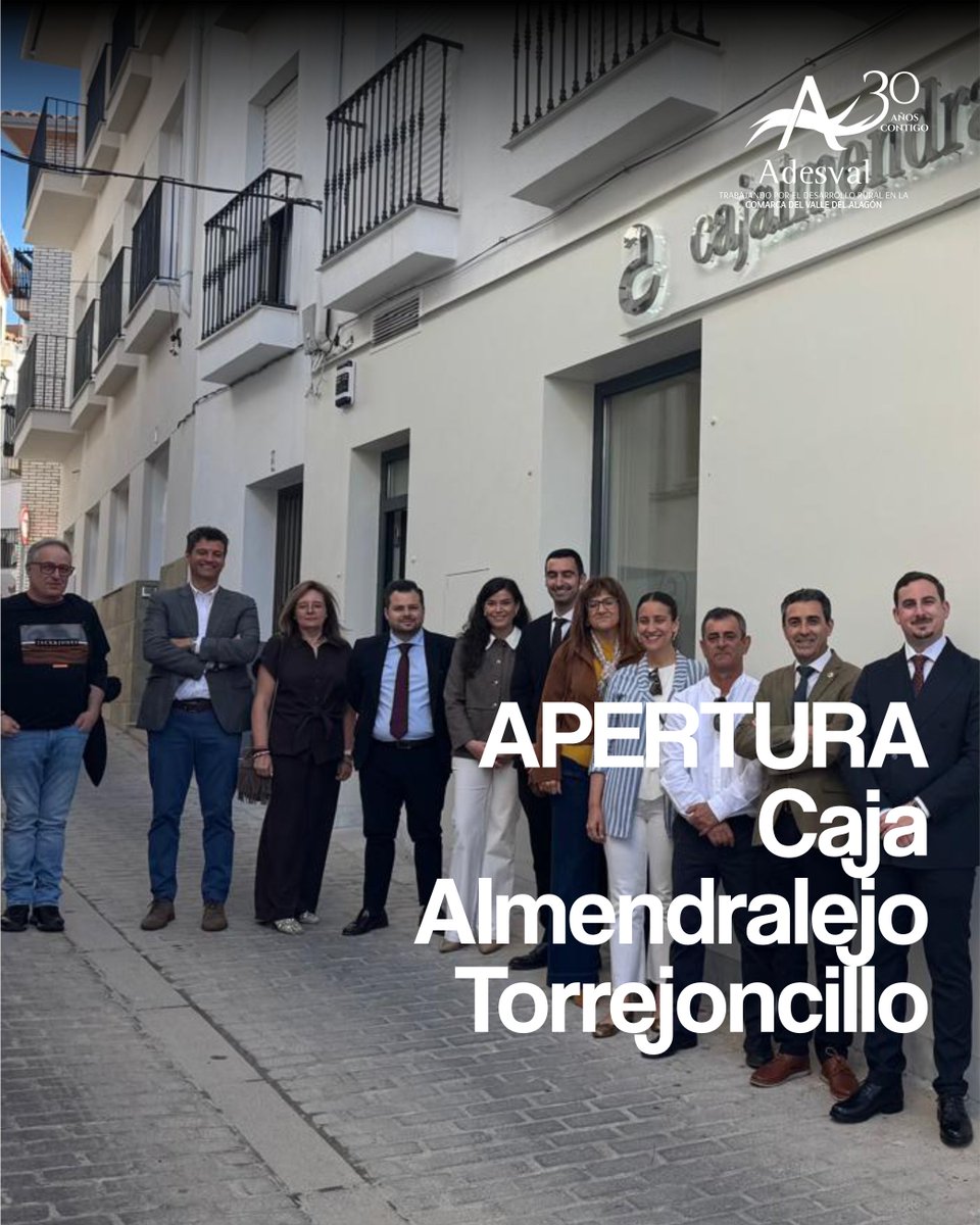 adesval_org's tweet photo. Hoy ha tenido lugar la apertura de la nueva oficina de Caja Almendralejo en #Torrejoncillo. Hemos querido estar presentes en el acto de inauguración, en el que Diego Astasio, presidente de #Adesval, ha agradecido a la entidad, poner la economía al servicio de las personas. https://t.co/JzELrqfeGZ