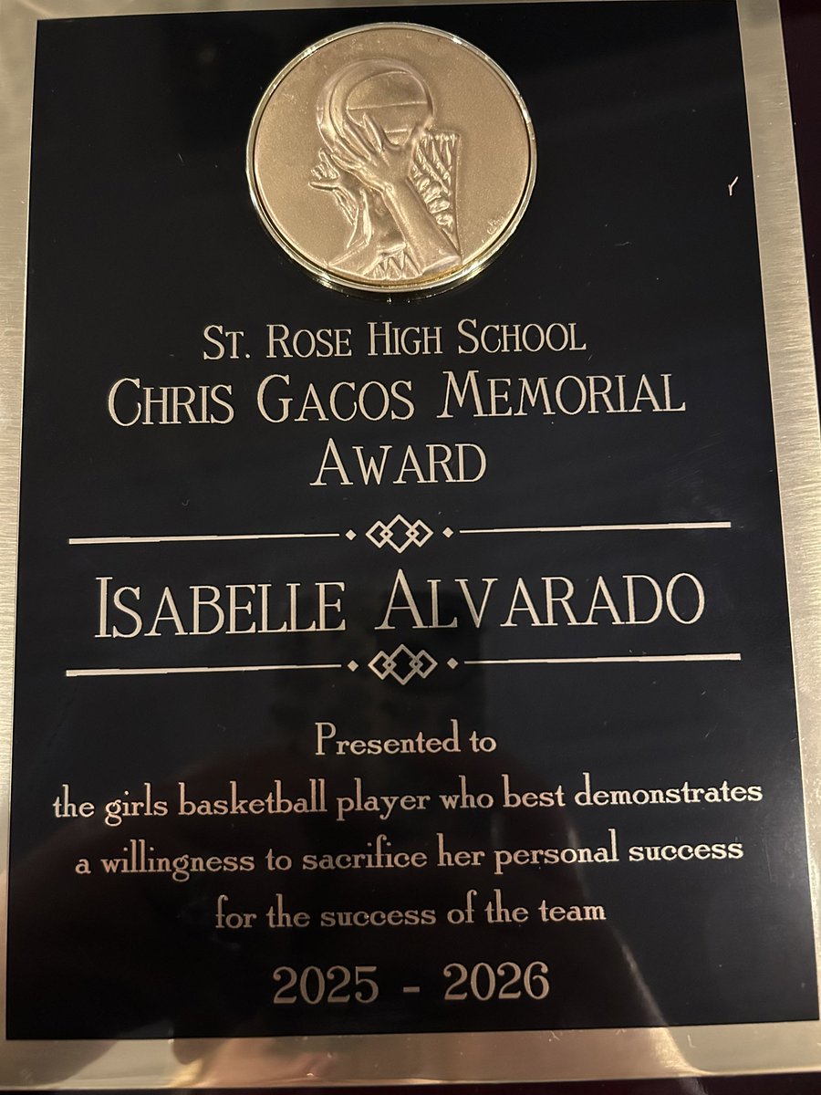 ReenAlva's tweet photo. Senior Sports Award @SRHSGIRLSBB https://t.co/M32nc7jvqs